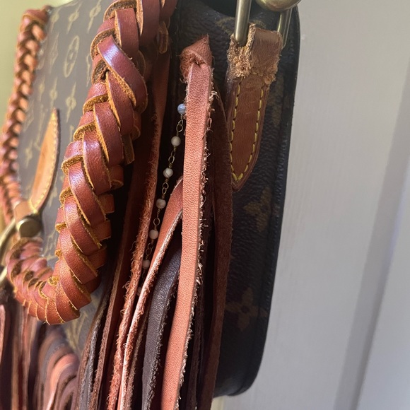 Louis Vuitton Boho Style by Agape Customs World Traveler Messenger Bag-Authentic - Picture 7 of 13